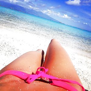 Carmen Electra in bikini 2015