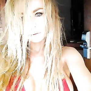 Carmen Electra in bikini 2015