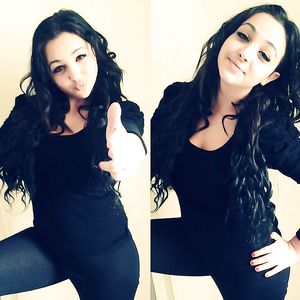 Naelle : beurette de quartier