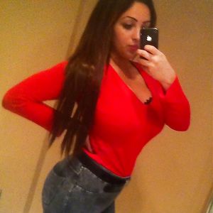 Naelle : beurette de quartier