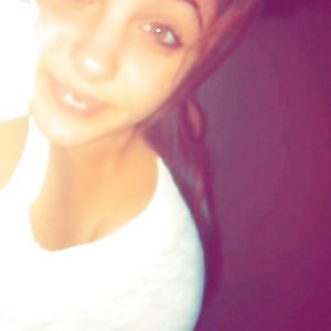 Naelle : beurette de quartier