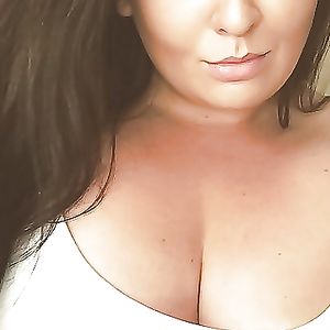 Curvy British Girl With Incredible Boobs