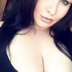 Curvy British Girl With Incredible Boobs