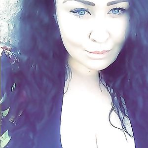 Curvy British Girl With Incredible Boobs