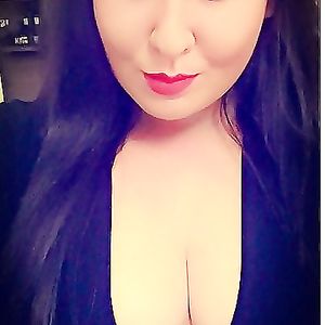 Curvy British Girl With Incredible Boobs