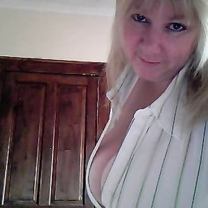 Rainey - Blonde BBW MILF