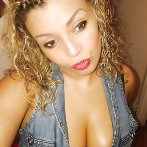 Beurette gros seins grosse pute !!!!