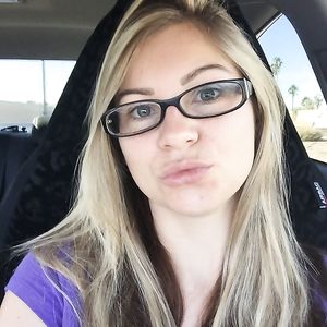 Sexy big natural tits blonde babe