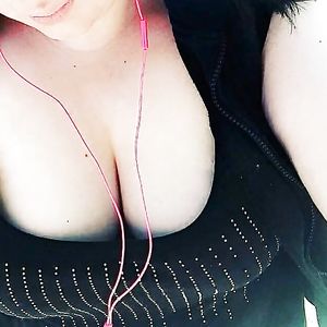 cleavages - big boobs