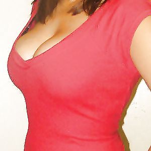 Busty Jewish College Girl Spreads - big boobs