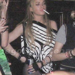 female celebrity- lindsay lohan - big boobs