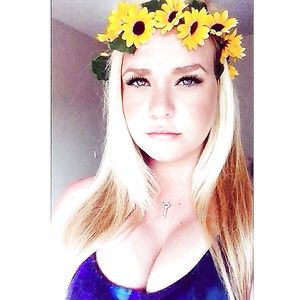 Cleavage for days. Big titted blonde. - big boobs