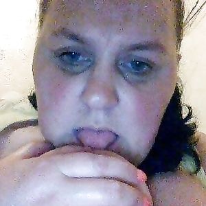 Ellen showing what shes got - big boobs