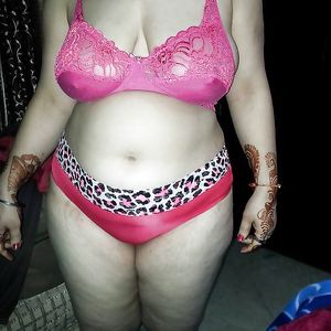 Top Sexy Indian Mom - big boobs