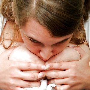 legmodel1 -bymonique - close-up