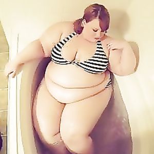 Big Belly BBW Bombshell: Foxy Roxxie - bbw