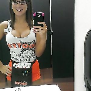 Hooters Have the Most Gorgeous Staff of Anywhere Ever - big boobs