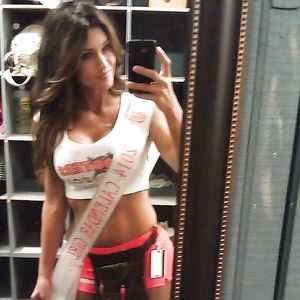 Hooters Have the Most Gorgeous Staff of Anywhere Ever - big boobs