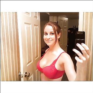 Laura shows us her big titties - amateur