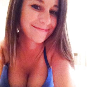 Laura shows us her big titties - amateur