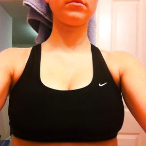 Laura shows us her big titties - amateur