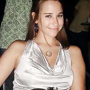 Laura shows us her big titties - amateur