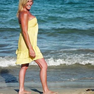 mature sexy facebook pascale - big boobs