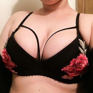 my girlfriends big tits and ass;) - amateur girlfriend