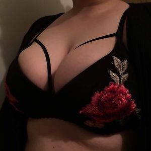 my girlfriends big tits and ass;) - amateur girlfriend