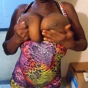 Big Tits Cougar freak - cougar