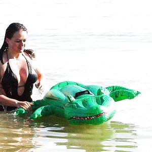 Which is your perfect cleave picture you wanna cum all over - big boobs