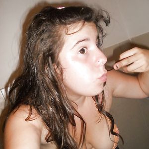 La tenera Mony, che tettona! - non-porn