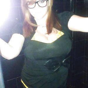 Punky BBW bartender Hollie and her huge tits - amateur