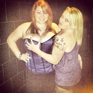 Punky BBW bartender Hollie and her huge tits - amateur