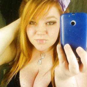 Punky BBW bartender Hollie and her huge tits - amateur