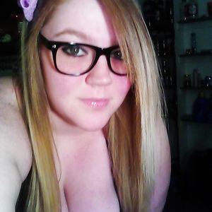 Punky BBW bartender Hollie and her huge tits - amateur