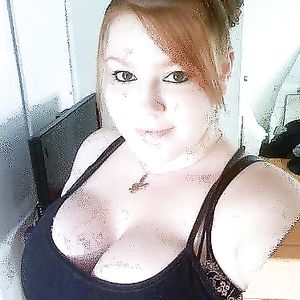 Punky BBW bartender Hollie and her huge tits - amateur