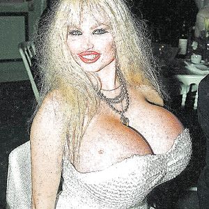 lolo ferrari - beach