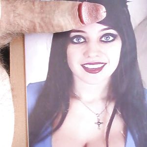 Hannah Mynx cockwhoreship - handjob