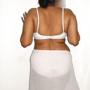 Sri lankan aunty show - big boobs