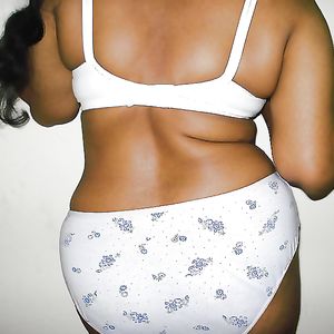 Sri lankan aunty show - big boobs