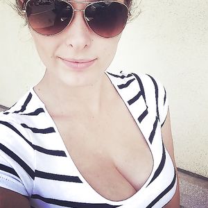 Sexy cleavage babe! - tits