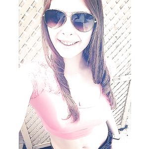 Sexy cleavage babe! - tits