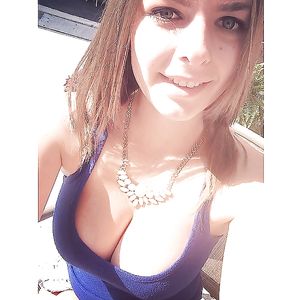 Sexy cleavage babe! - tits