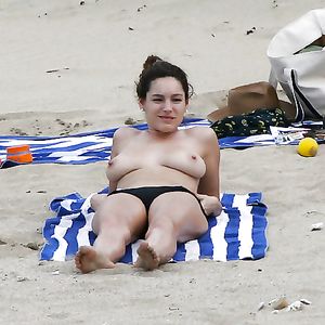 Wanking over Kelly Brook - big boobs