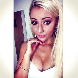 Blonde uk slut Ellie - amateur