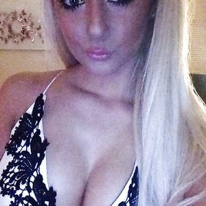 Blonde uk slut Ellie - amateur