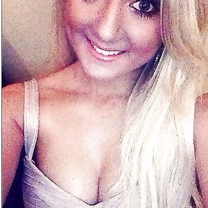 Blonde uk slut Ellie - amateur