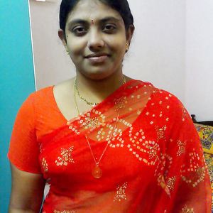 Tamil aunty showing her melon booby - milf