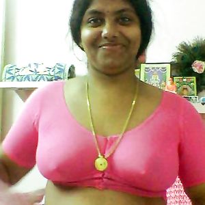 Tamil aunty showing her melon booby - milf